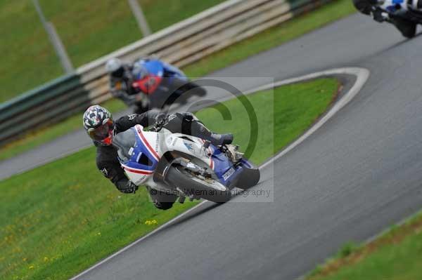 Mallory park Leicestershire;Mallory park photographs;Motorcycle action photographs;event digital images;eventdigitalimages;mallory park;no limits trackday;peter wileman photography;trackday;trackday digital images;trackday photos