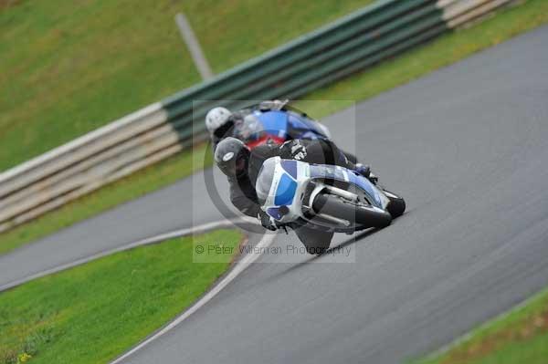 Mallory park Leicestershire;Mallory park photographs;Motorcycle action photographs;event digital images;eventdigitalimages;mallory park;no limits trackday;peter wileman photography;trackday;trackday digital images;trackday photos