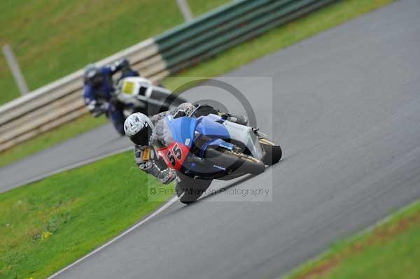 Mallory park Leicestershire;Mallory park photographs;Motorcycle action photographs;event digital images;eventdigitalimages;mallory park;no limits trackday;peter wileman photography;trackday;trackday digital images;trackday photos