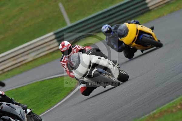 Mallory park Leicestershire;Mallory park photographs;Motorcycle action photographs;event digital images;eventdigitalimages;mallory park;no limits trackday;peter wileman photography;trackday;trackday digital images;trackday photos