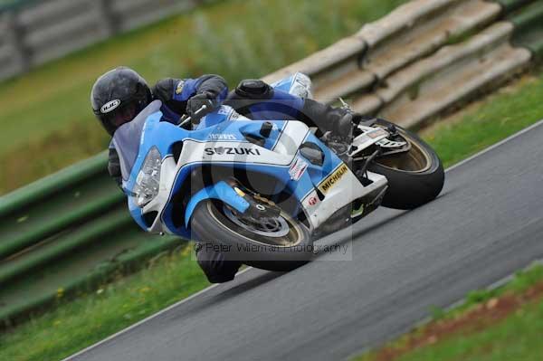 Mallory park Leicestershire;Mallory park photographs;Motorcycle action photographs;event digital images;eventdigitalimages;mallory park;no limits trackday;peter wileman photography;trackday;trackday digital images;trackday photos