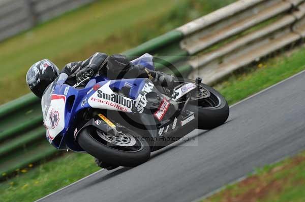 Mallory park Leicestershire;Mallory park photographs;Motorcycle action photographs;event digital images;eventdigitalimages;mallory park;no limits trackday;peter wileman photography;trackday;trackday digital images;trackday photos