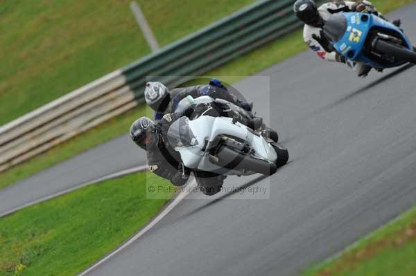 Mallory park Leicestershire;Mallory park photographs;Motorcycle action photographs;event digital images;eventdigitalimages;mallory park;no limits trackday;peter wileman photography;trackday;trackday digital images;trackday photos