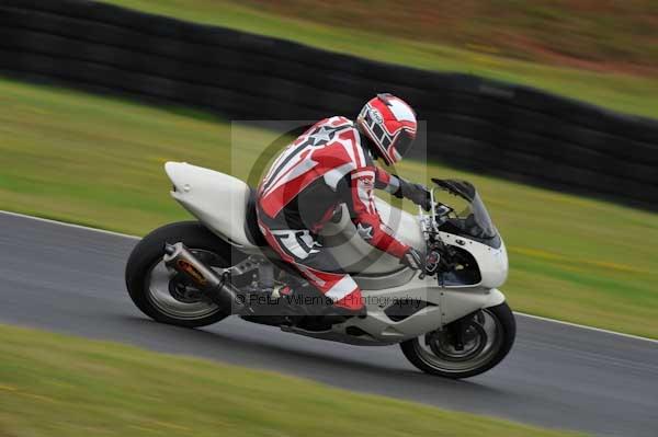 Mallory park Leicestershire;Mallory park photographs;Motorcycle action photographs;event digital images;eventdigitalimages;mallory park;no limits trackday;peter wileman photography;trackday;trackday digital images;trackday photos