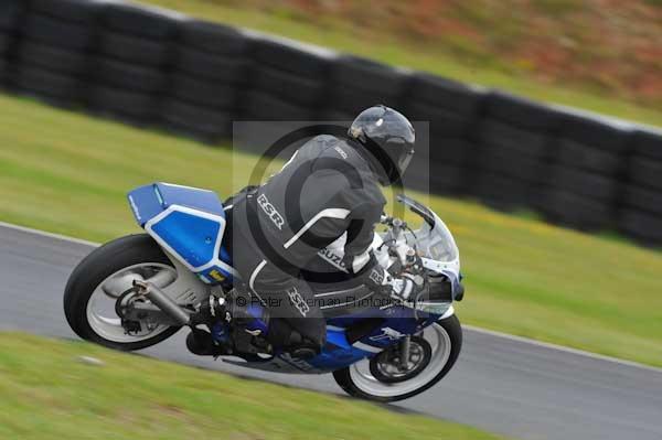 Mallory park Leicestershire;Mallory park photographs;Motorcycle action photographs;event digital images;eventdigitalimages;mallory park;no limits trackday;peter wileman photography;trackday;trackday digital images;trackday photos