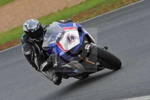 Mallory park Leicestershire;Mallory park photographs;Motorcycle action photographs;event digital images;eventdigitalimages;mallory park;no limits trackday;peter wileman photography;trackday;trackday digital images;trackday photos
