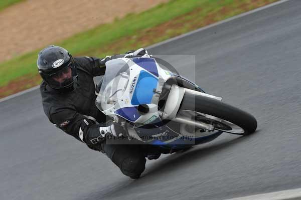 Mallory park Leicestershire;Mallory park photographs;Motorcycle action photographs;event digital images;eventdigitalimages;mallory park;no limits trackday;peter wileman photography;trackday;trackday digital images;trackday photos