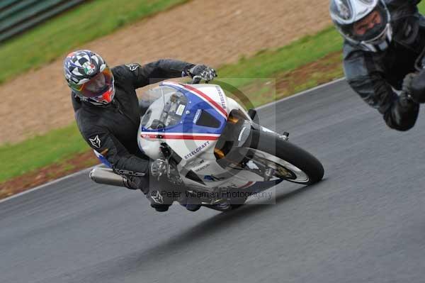 Mallory park Leicestershire;Mallory park photographs;Motorcycle action photographs;event digital images;eventdigitalimages;mallory park;no limits trackday;peter wileman photography;trackday;trackday digital images;trackday photos