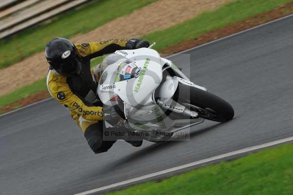 Mallory park Leicestershire;Mallory park photographs;Motorcycle action photographs;event digital images;eventdigitalimages;mallory park;no limits trackday;peter wileman photography;trackday;trackday digital images;trackday photos