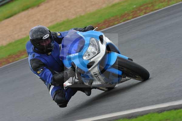 Mallory park Leicestershire;Mallory park photographs;Motorcycle action photographs;event digital images;eventdigitalimages;mallory park;no limits trackday;peter wileman photography;trackday;trackday digital images;trackday photos