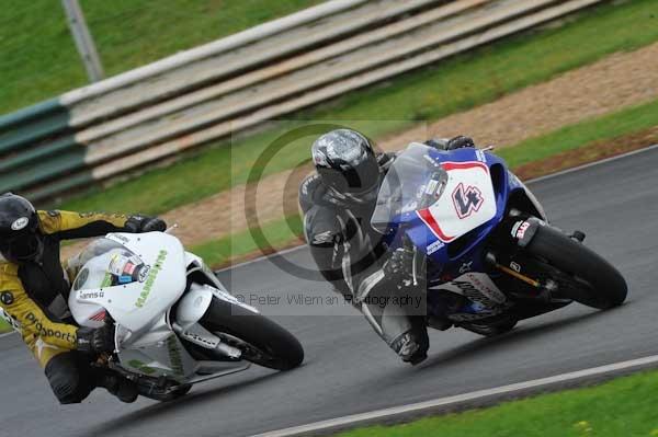 Mallory park Leicestershire;Mallory park photographs;Motorcycle action photographs;event digital images;eventdigitalimages;mallory park;no limits trackday;peter wileman photography;trackday;trackday digital images;trackday photos