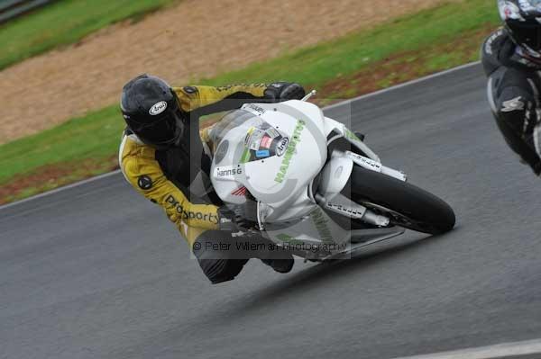 Mallory park Leicestershire;Mallory park photographs;Motorcycle action photographs;event digital images;eventdigitalimages;mallory park;no limits trackday;peter wileman photography;trackday;trackday digital images;trackday photos