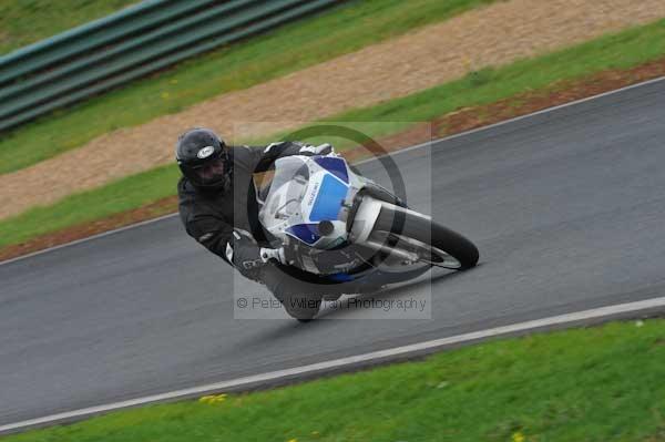 Mallory park Leicestershire;Mallory park photographs;Motorcycle action photographs;event digital images;eventdigitalimages;mallory park;no limits trackday;peter wileman photography;trackday;trackday digital images;trackday photos