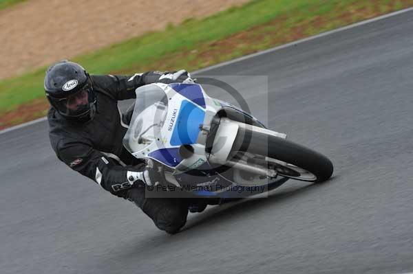 Mallory park Leicestershire;Mallory park photographs;Motorcycle action photographs;event digital images;eventdigitalimages;mallory park;no limits trackday;peter wileman photography;trackday;trackday digital images;trackday photos