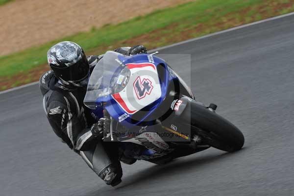 Mallory park Leicestershire;Mallory park photographs;Motorcycle action photographs;event digital images;eventdigitalimages;mallory park;no limits trackday;peter wileman photography;trackday;trackday digital images;trackday photos