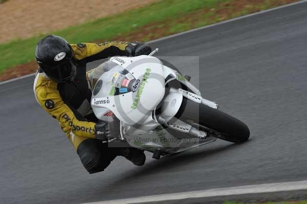 Mallory park Leicestershire;Mallory park photographs;Motorcycle action photographs;event digital images;eventdigitalimages;mallory park;no limits trackday;peter wileman photography;trackday;trackday digital images;trackday photos
