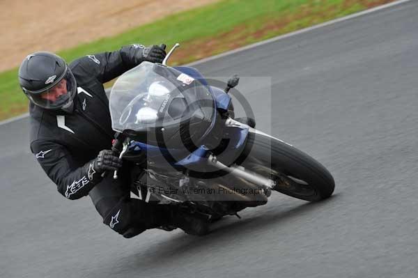 Mallory park Leicestershire;Mallory park photographs;Motorcycle action photographs;event digital images;eventdigitalimages;mallory park;no limits trackday;peter wileman photography;trackday;trackday digital images;trackday photos