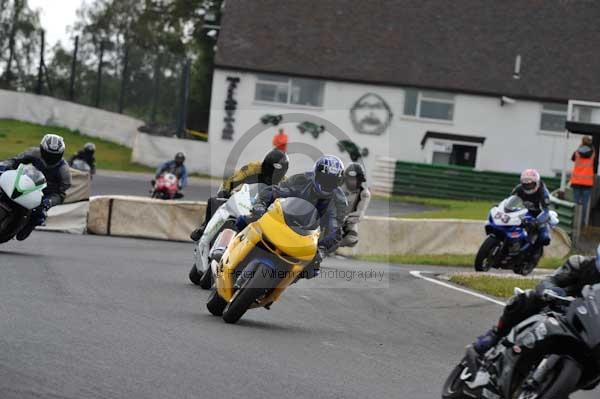 Mallory park Leicestershire;Mallory park photographs;Motorcycle action photographs;event digital images;eventdigitalimages;mallory park;no limits trackday;peter wileman photography;trackday;trackday digital images;trackday photos