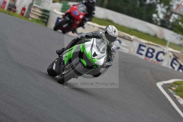 Mallory park Leicestershire;Mallory park photographs;Motorcycle action photographs;event digital images;eventdigitalimages;mallory park;no limits trackday;peter wileman photography;trackday;trackday digital images;trackday photos