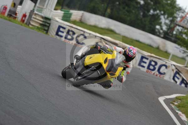 Mallory park Leicestershire;Mallory park photographs;Motorcycle action photographs;event digital images;eventdigitalimages;mallory park;no limits trackday;peter wileman photography;trackday;trackday digital images;trackday photos