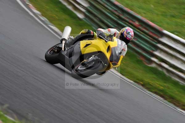 Mallory park Leicestershire;Mallory park photographs;Motorcycle action photographs;event digital images;eventdigitalimages;mallory park;no limits trackday;peter wileman photography;trackday;trackday digital images;trackday photos