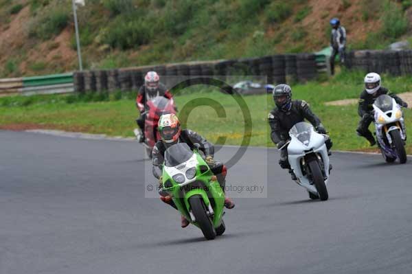 Mallory park Leicestershire;Mallory park photographs;Motorcycle action photographs;event digital images;eventdigitalimages;mallory park;no limits trackday;peter wileman photography;trackday;trackday digital images;trackday photos