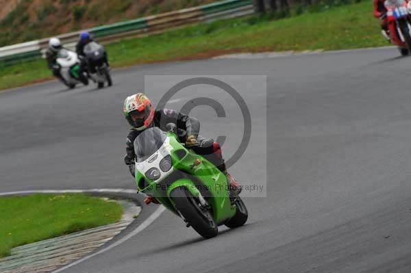 Mallory park Leicestershire;Mallory park photographs;Motorcycle action photographs;event digital images;eventdigitalimages;mallory park;no limits trackday;peter wileman photography;trackday;trackday digital images;trackday photos