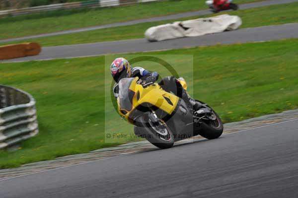 Mallory park Leicestershire;Mallory park photographs;Motorcycle action photographs;event digital images;eventdigitalimages;mallory park;no limits trackday;peter wileman photography;trackday;trackday digital images;trackday photos
