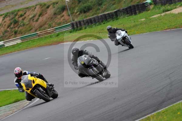 Mallory park Leicestershire;Mallory park photographs;Motorcycle action photographs;event digital images;eventdigitalimages;mallory park;no limits trackday;peter wileman photography;trackday;trackday digital images;trackday photos