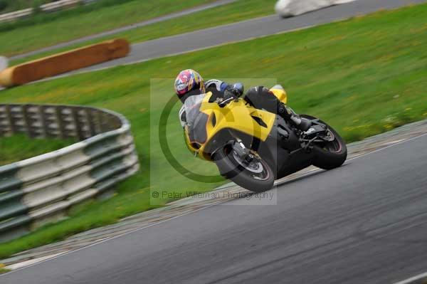 Mallory park Leicestershire;Mallory park photographs;Motorcycle action photographs;event digital images;eventdigitalimages;mallory park;no limits trackday;peter wileman photography;trackday;trackday digital images;trackday photos