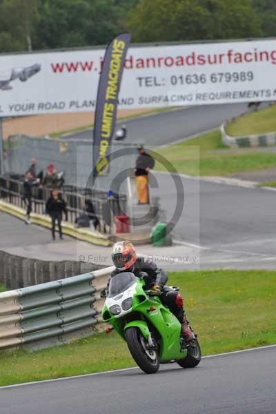 Mallory park Leicestershire;Mallory park photographs;Motorcycle action photographs;event digital images;eventdigitalimages;mallory park;no limits trackday;peter wileman photography;trackday;trackday digital images;trackday photos