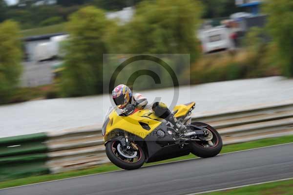 Mallory park Leicestershire;Mallory park photographs;Motorcycle action photographs;event digital images;eventdigitalimages;mallory park;no limits trackday;peter wileman photography;trackday;trackday digital images;trackday photos