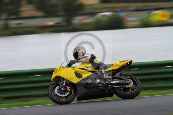 Mallory park Leicestershire;Mallory park photographs;Motorcycle action photographs;event digital images;eventdigitalimages;mallory park;no limits trackday;peter wileman photography;trackday;trackday digital images;trackday photos