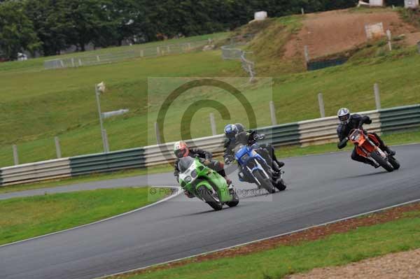 Mallory park Leicestershire;Mallory park photographs;Motorcycle action photographs;event digital images;eventdigitalimages;mallory park;no limits trackday;peter wileman photography;trackday;trackday digital images;trackday photos