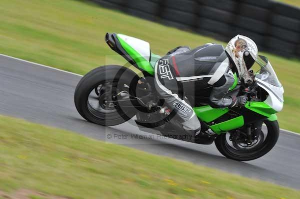 Mallory park Leicestershire;Mallory park photographs;Motorcycle action photographs;event digital images;eventdigitalimages;mallory park;no limits trackday;peter wileman photography;trackday;trackday digital images;trackday photos