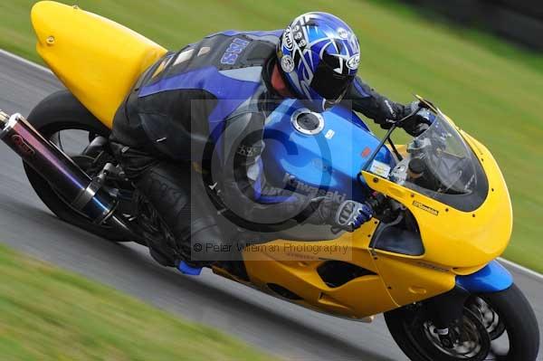 Mallory park Leicestershire;Mallory park photographs;Motorcycle action photographs;event digital images;eventdigitalimages;mallory park;no limits trackday;peter wileman photography;trackday;trackday digital images;trackday photos