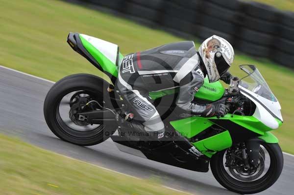 Mallory park Leicestershire;Mallory park photographs;Motorcycle action photographs;event digital images;eventdigitalimages;mallory park;no limits trackday;peter wileman photography;trackday;trackday digital images;trackday photos