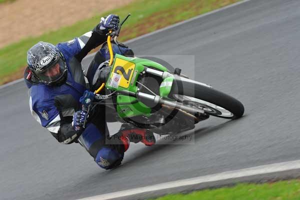 Mallory park Leicestershire;Mallory park photographs;Motorcycle action photographs;event digital images;eventdigitalimages;mallory park;no limits trackday;peter wileman photography;trackday;trackday digital images;trackday photos