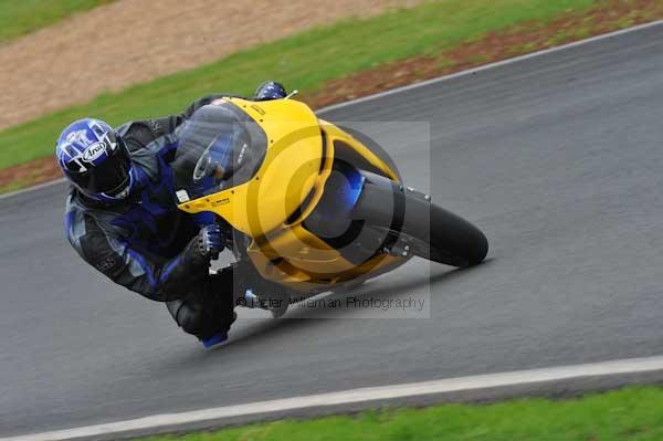 Mallory park Leicestershire;Mallory park photographs;Motorcycle action photographs;event digital images;eventdigitalimages;mallory park;no limits trackday;peter wileman photography;trackday;trackday digital images;trackday photos