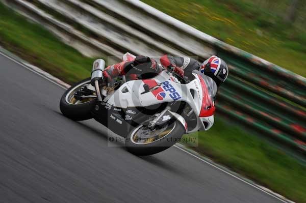 Mallory park Leicestershire;Mallory park photographs;Motorcycle action photographs;event digital images;eventdigitalimages;mallory park;no limits trackday;peter wileman photography;trackday;trackday digital images;trackday photos