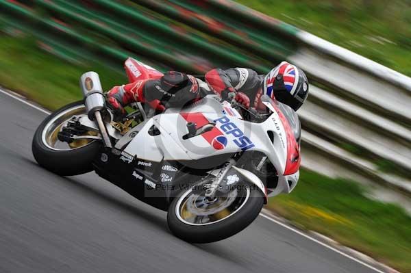 Mallory park Leicestershire;Mallory park photographs;Motorcycle action photographs;event digital images;eventdigitalimages;mallory park;no limits trackday;peter wileman photography;trackday;trackday digital images;trackday photos