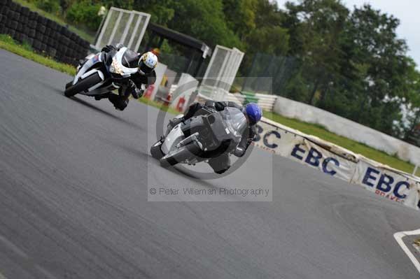 Mallory park Leicestershire;Mallory park photographs;Motorcycle action photographs;event digital images;eventdigitalimages;mallory park;no limits trackday;peter wileman photography;trackday;trackday digital images;trackday photos