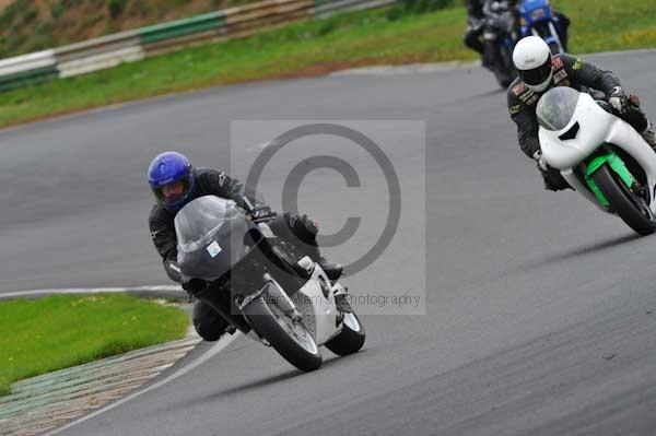 Mallory park Leicestershire;Mallory park photographs;Motorcycle action photographs;event digital images;eventdigitalimages;mallory park;no limits trackday;peter wileman photography;trackday;trackday digital images;trackday photos