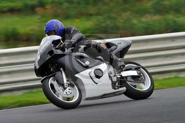 Mallory park Leicestershire;Mallory park photographs;Motorcycle action photographs;event digital images;eventdigitalimages;mallory park;no limits trackday;peter wileman photography;trackday;trackday digital images;trackday photos