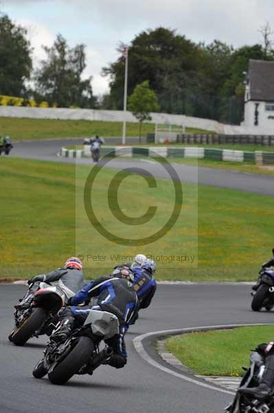Mallory park Leicestershire;Mallory park photographs;Motorcycle action photographs;event digital images;eventdigitalimages;mallory park;no limits trackday;peter wileman photography;trackday;trackday digital images;trackday photos