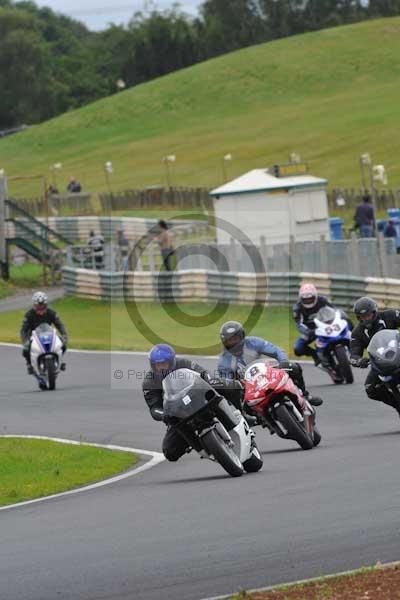 Mallory park Leicestershire;Mallory park photographs;Motorcycle action photographs;event digital images;eventdigitalimages;mallory park;no limits trackday;peter wileman photography;trackday;trackday digital images;trackday photos
