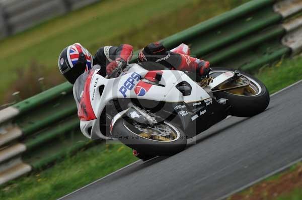 Mallory park Leicestershire;Mallory park photographs;Motorcycle action photographs;event digital images;eventdigitalimages;mallory park;no limits trackday;peter wileman photography;trackday;trackday digital images;trackday photos