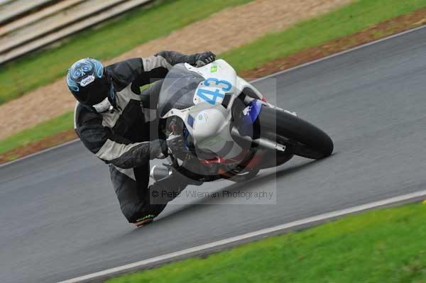 Mallory park Leicestershire;Mallory park photographs;Motorcycle action photographs;event digital images;eventdigitalimages;mallory park;no limits trackday;peter wileman photography;trackday;trackday digital images;trackday photos