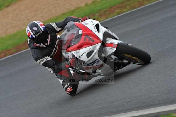 Mallory park Leicestershire;Mallory park photographs;Motorcycle action photographs;event digital images;eventdigitalimages;mallory park;no limits trackday;peter wileman photography;trackday;trackday digital images;trackday photos