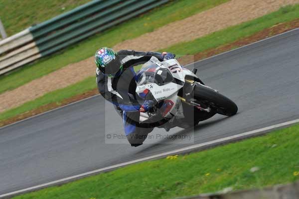 Mallory park Leicestershire;Mallory park photographs;Motorcycle action photographs;event digital images;eventdigitalimages;mallory park;no limits trackday;peter wileman photography;trackday;trackday digital images;trackday photos